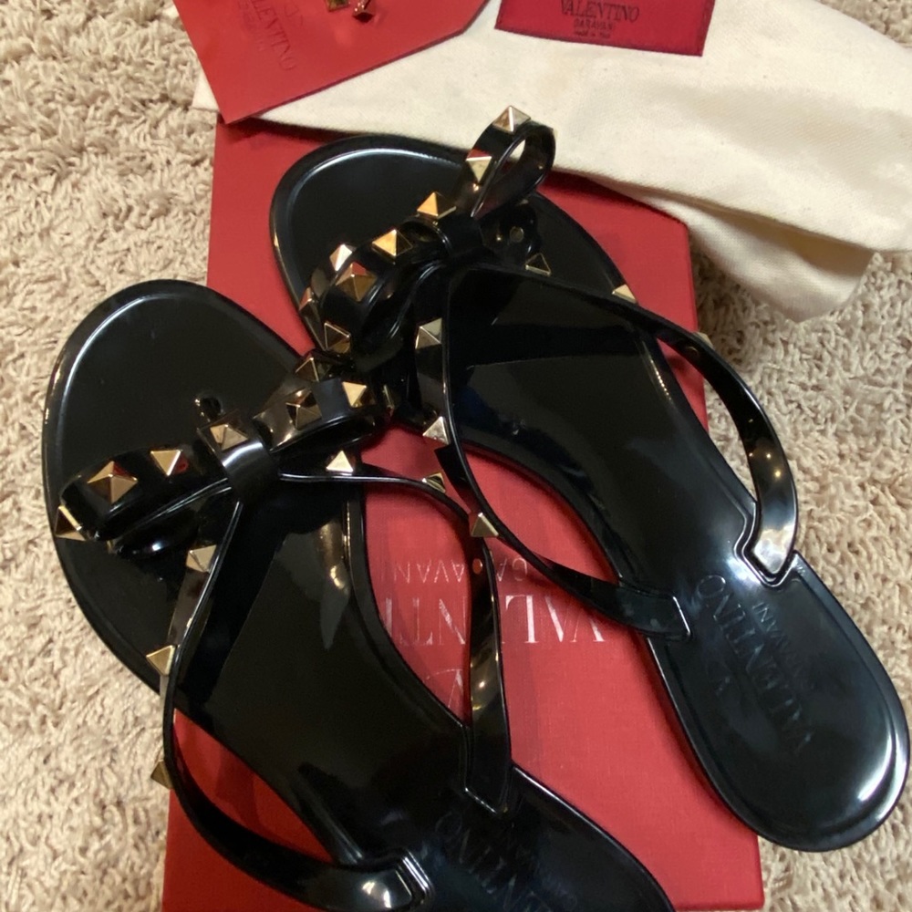 Valentino Garavani Rubber Rockstud Thongs